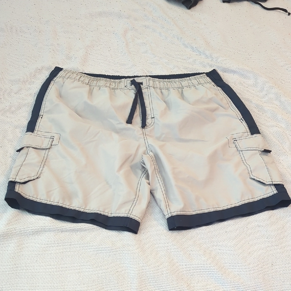 Alki'i Tan and Black Cargo Shorts with Elastic Waistband